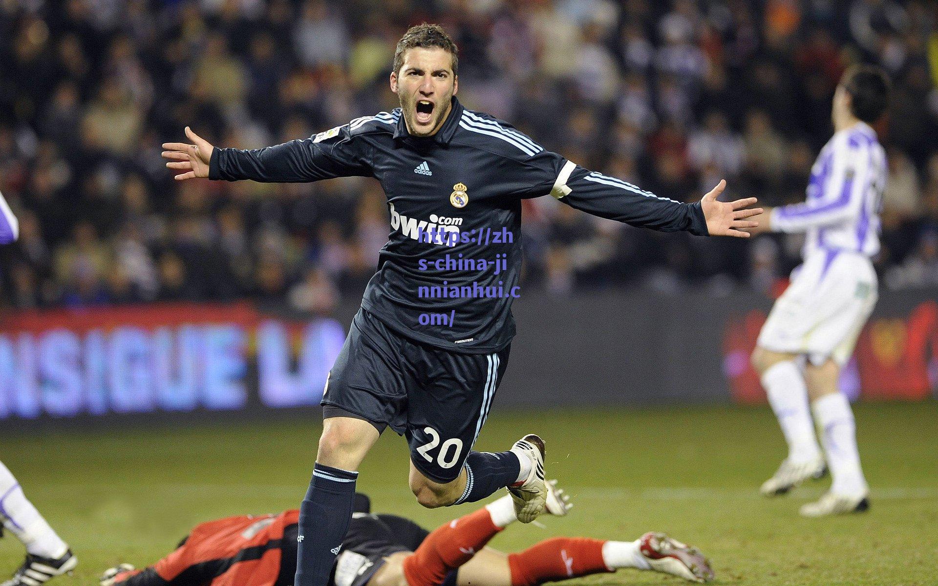 金年会平台|恩师遭解雇震动联盟！唐斯深情晒照致敬锡伯杜，森林狼未来何去何从？